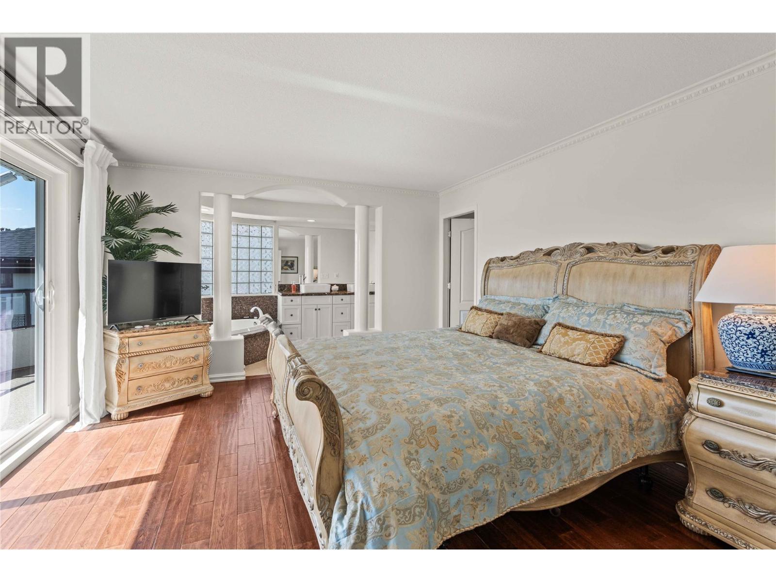 759 Middleton Way, Coldstream, BC - Indoor Photo Showing Bedroom
