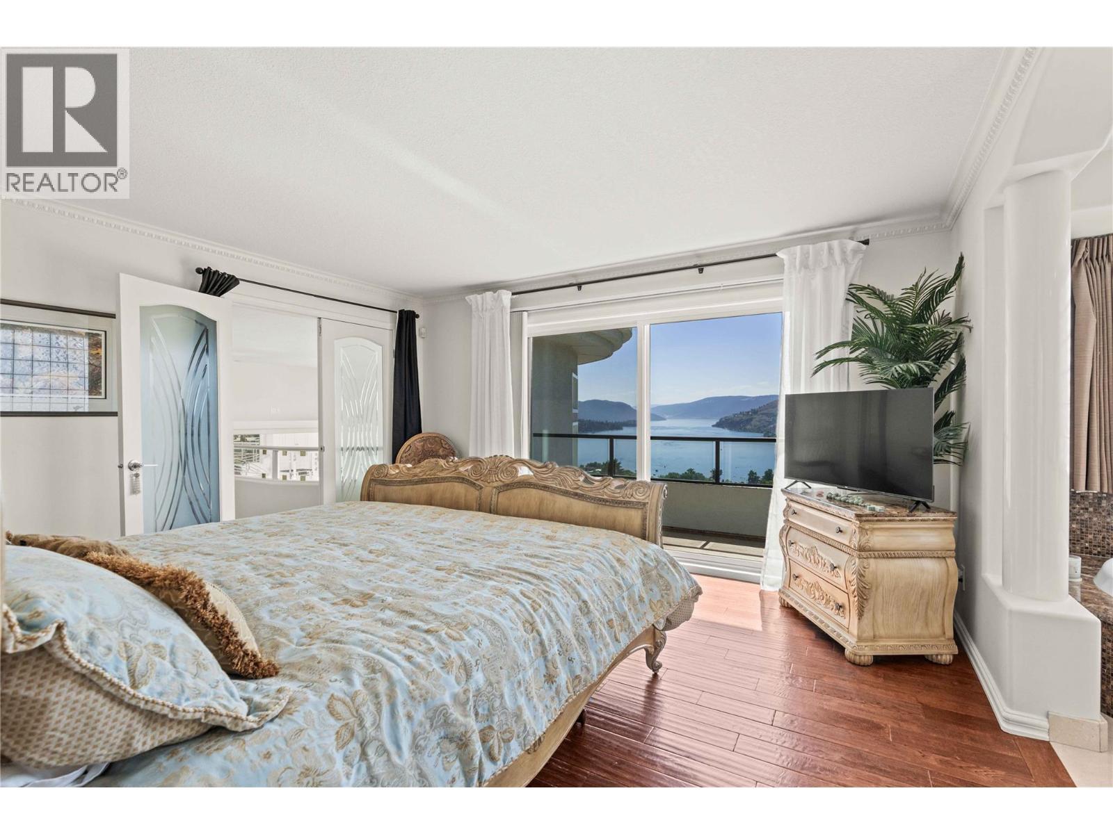 759 Middleton Way, Coldstream, BC - Indoor Photo Showing Bedroom