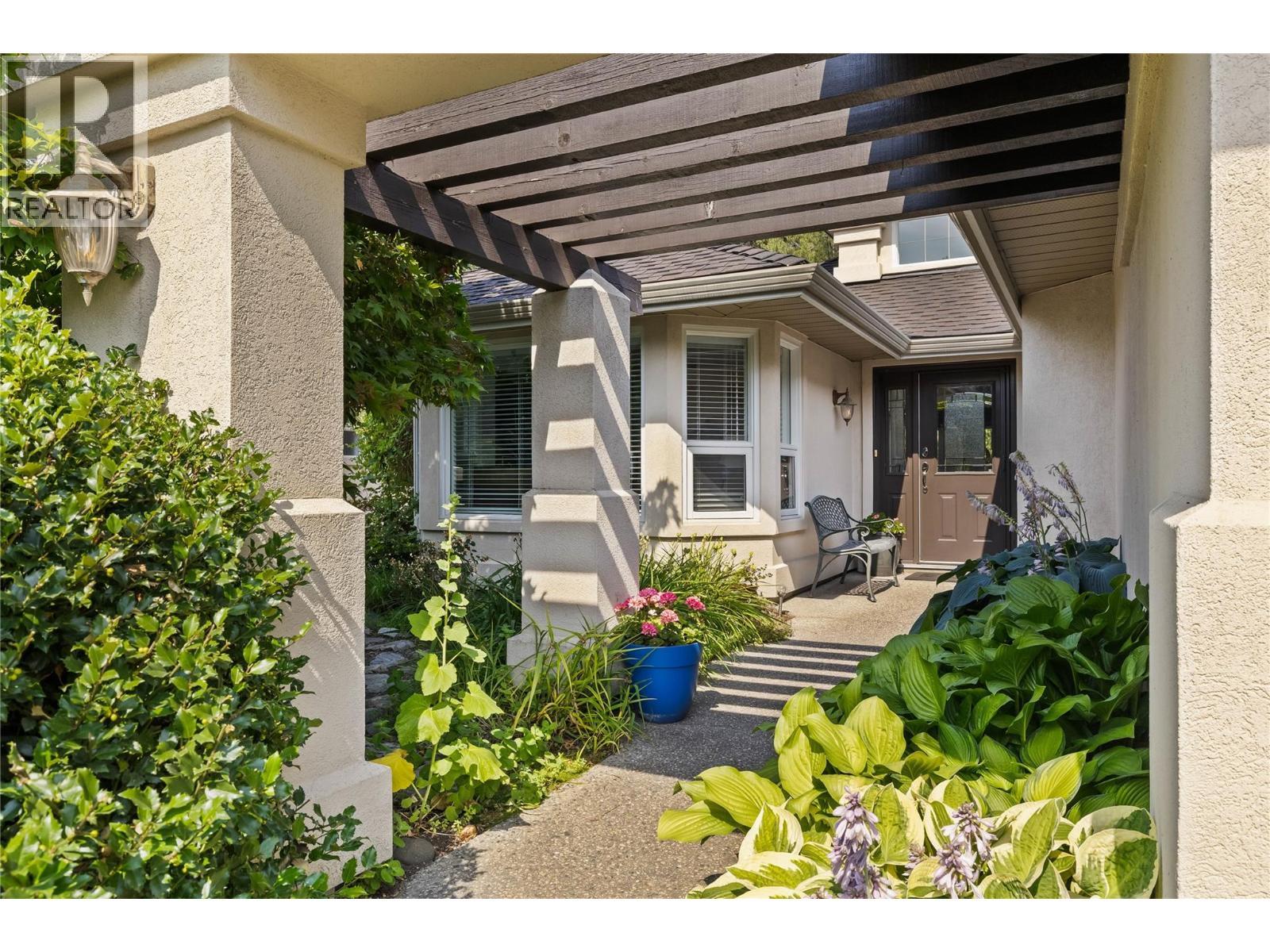 Walkway to front door - 3889 Gallaghers Grange, Kelowna, BC - Outdoor
