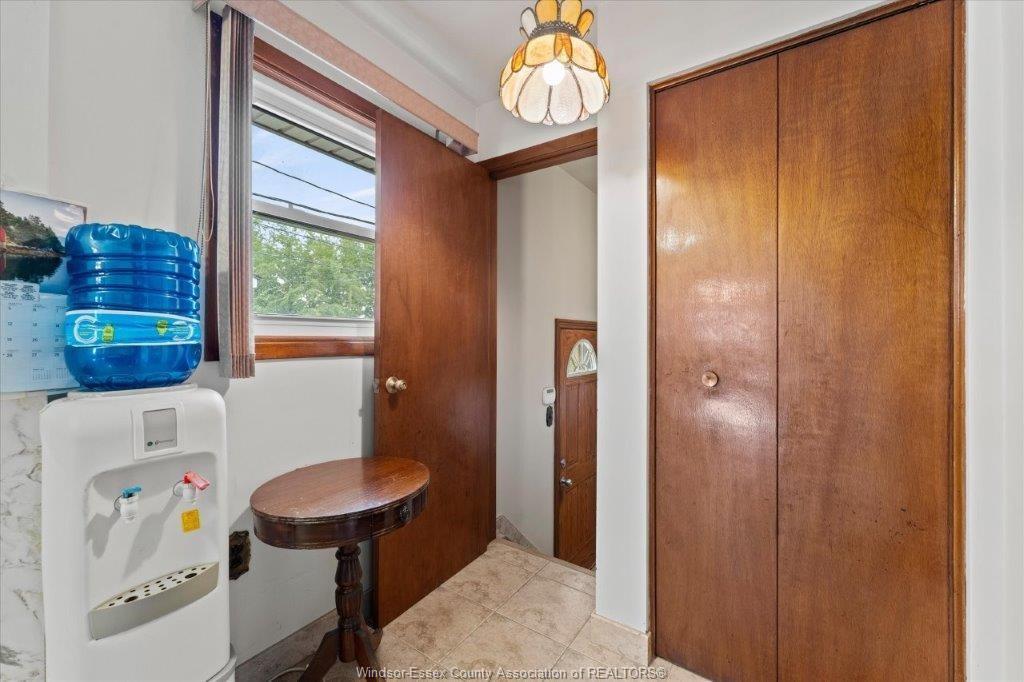 1663 Elsmere, Windsor, ON - Indoor Photo Showing Other Room