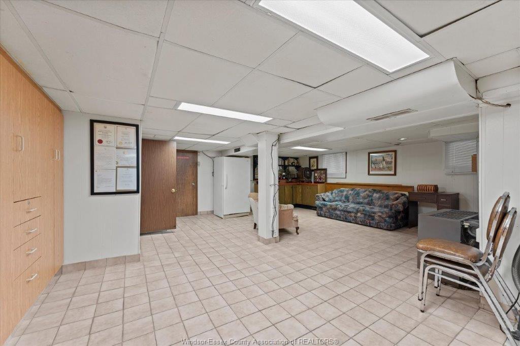 1663 Elsmere, Windsor, ON - Indoor