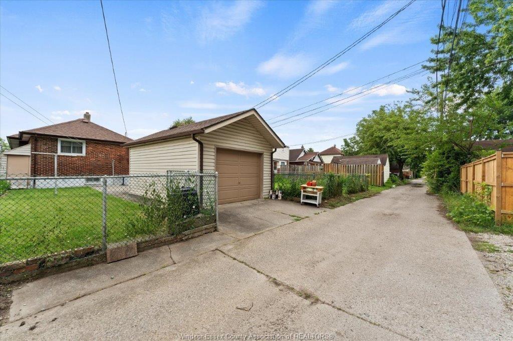 1663 Elsmere, Windsor, ON - Outdoor