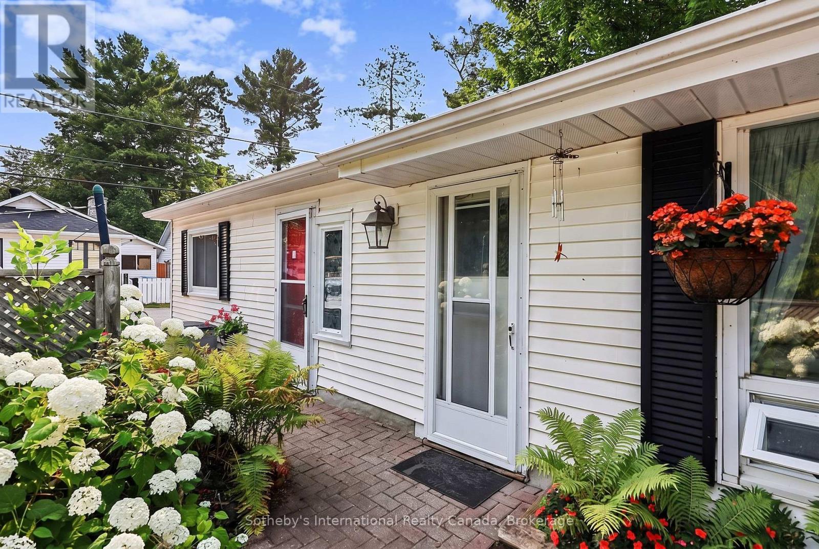 32 Tiny Beaches Road N, Tiny, ON - Outdoor With Exterior