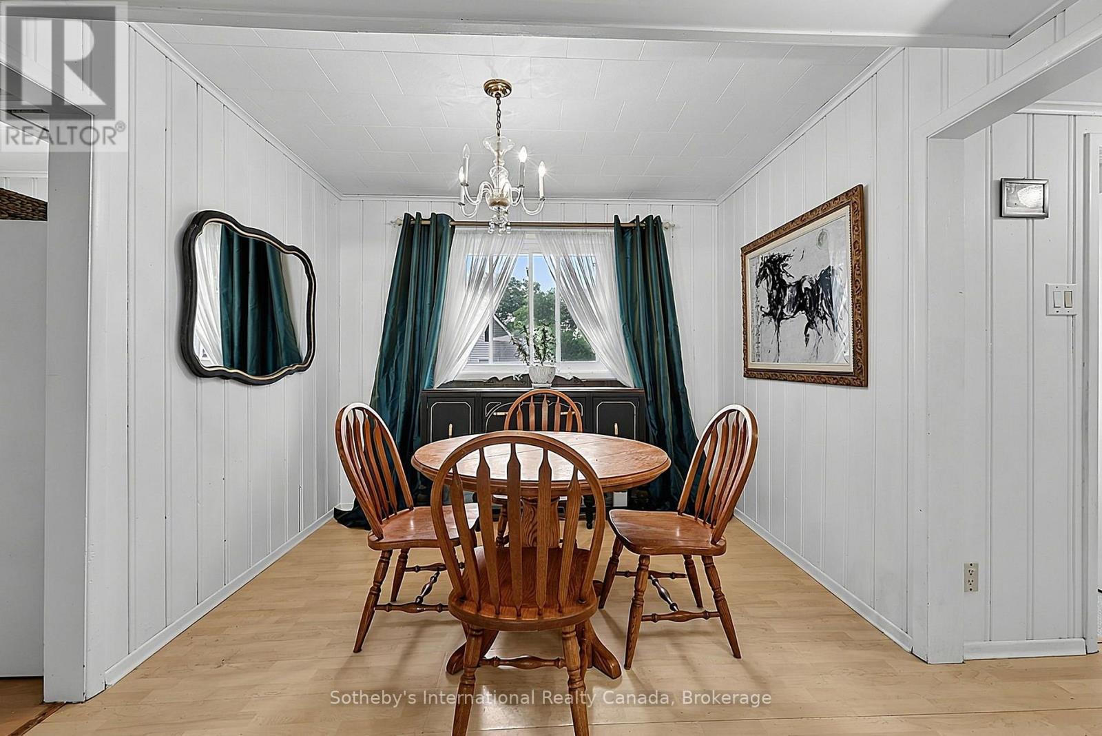 32 Tiny Beaches Road N, Tiny, ON - Indoor Photo Showing Dining Room
