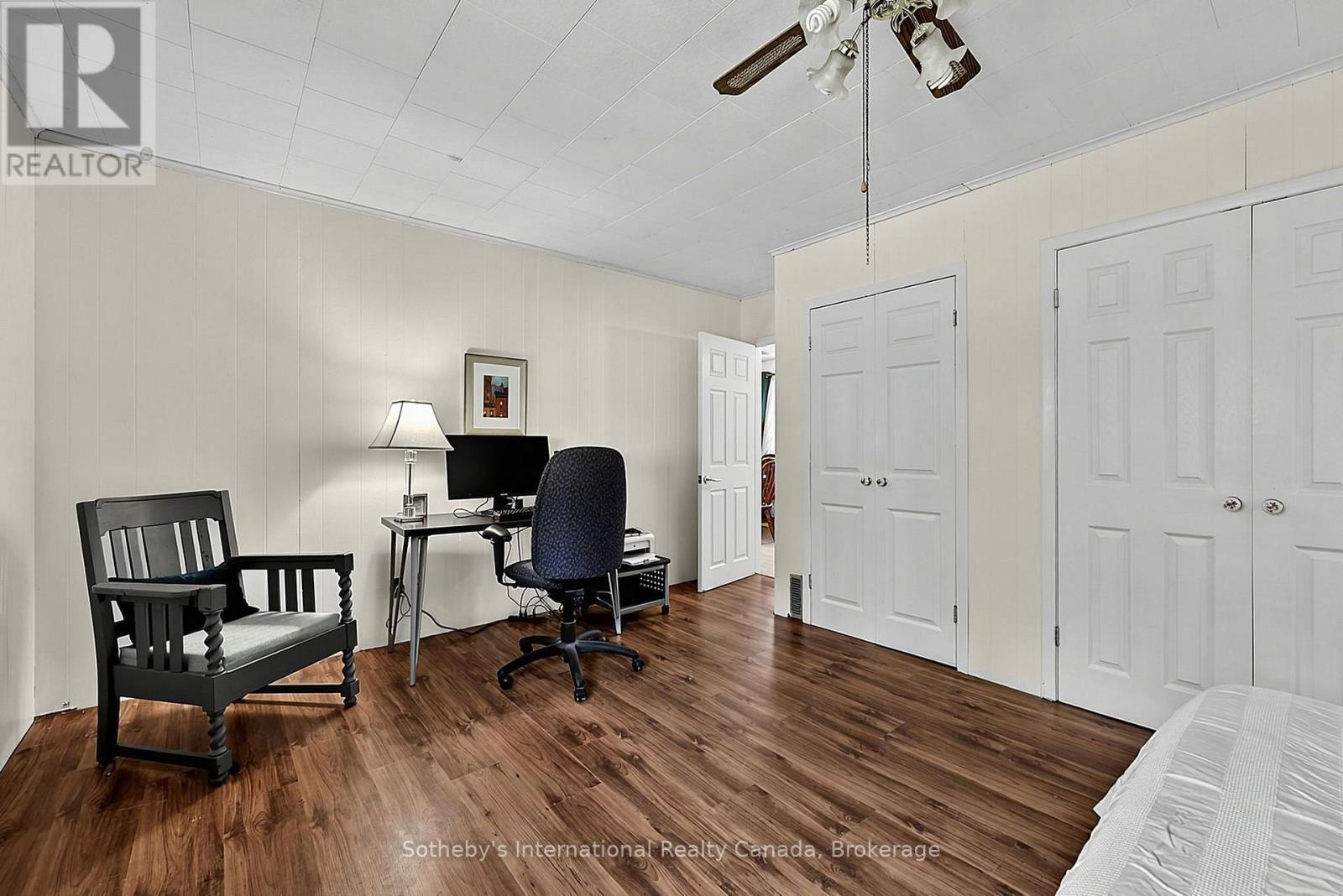 Primary bedroom w/plentiful closet space - 32 Tiny Beaches Road N, Tiny, ON - Indoor
