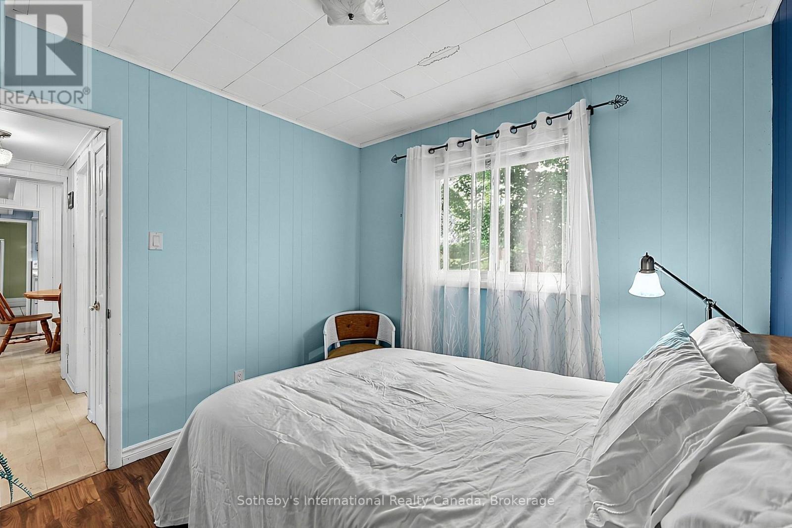 Second bedroom - 32 Tiny Beaches Road N, Tiny, ON - Indoor Photo Showing Bedroom