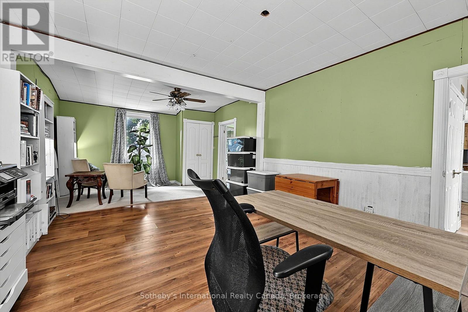Front of main 'bonus/family room' - 32 Tiny Beaches Road N, Tiny, ON - Indoor