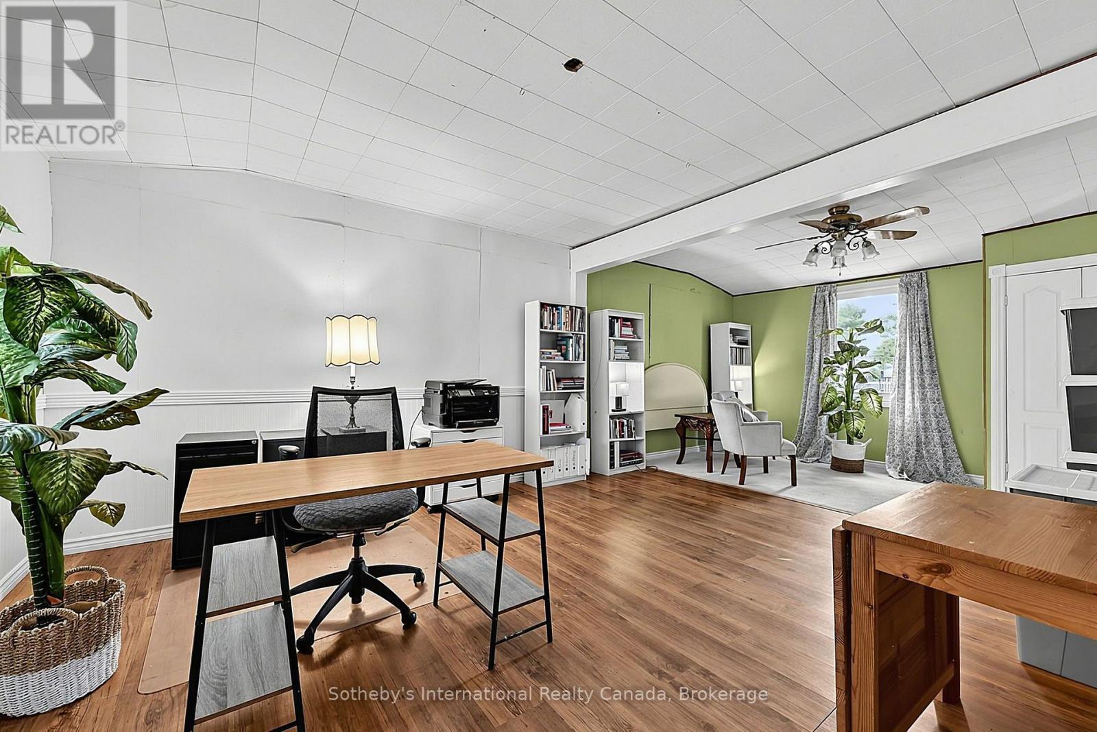Front of main 'bonus/family room' - 32 Tiny Beaches Road N, Tiny, ON - Indoor Photo Showing Office