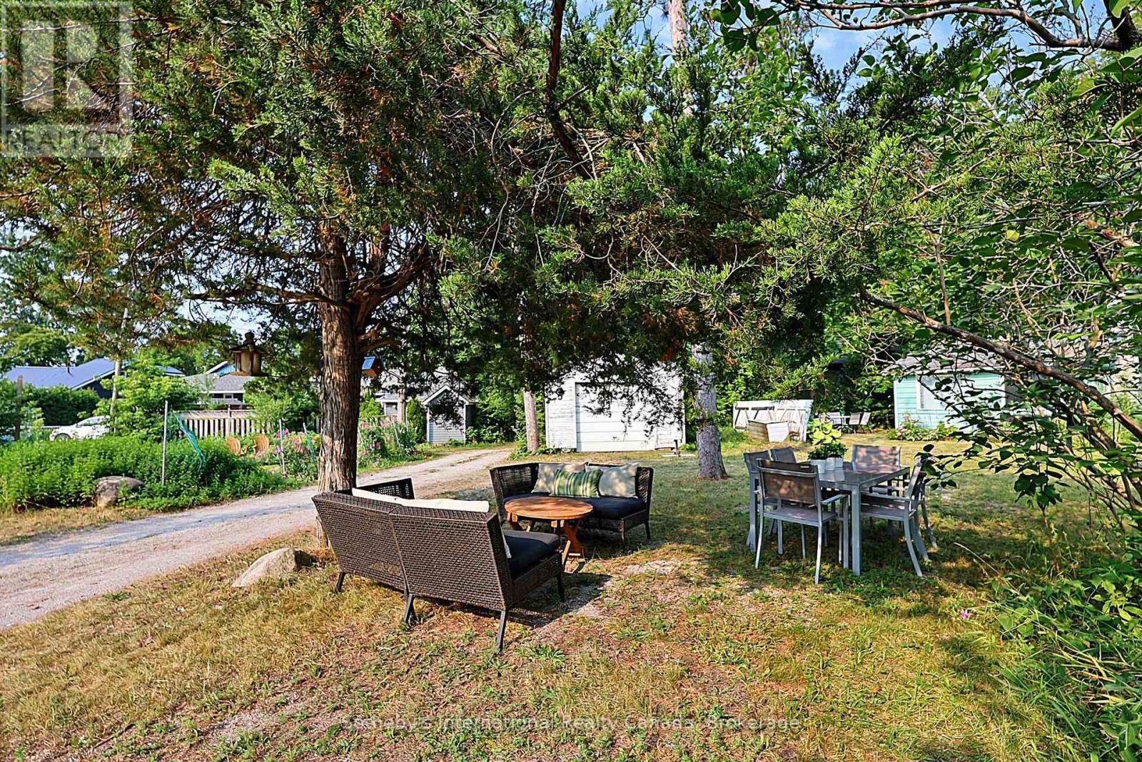 Shaded sitting and eating - 32 Tiny Beaches Road N, Tiny, ON - Outdoor