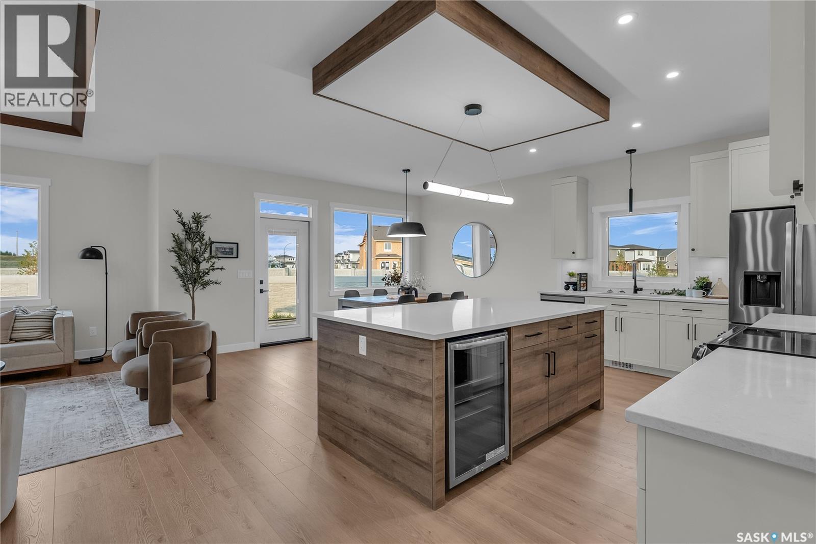 463 Traeger Close, Saskatoon, SK - Indoor Photo Showing Kitchen With Upgraded Kitchen