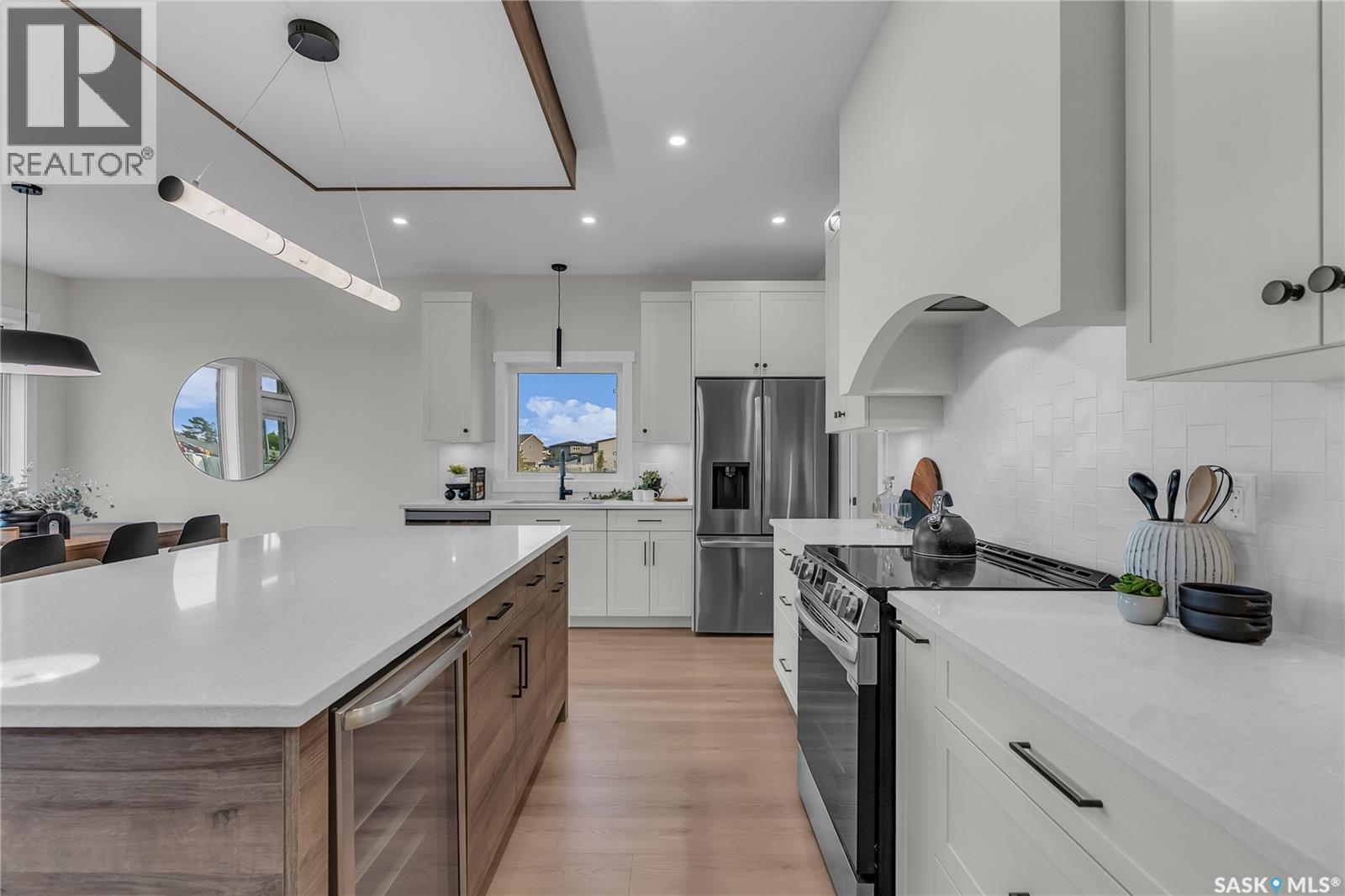 463 Traeger Close, Saskatoon, SK - Indoor Photo Showing Kitchen With Stainless Steel Kitchen With Upgraded Kitchen