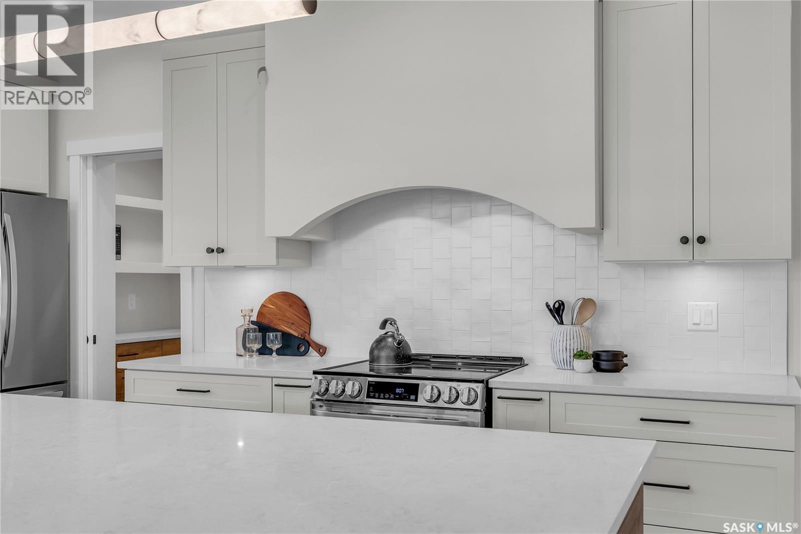 463 Traeger Close, Saskatoon, SK - Indoor Photo Showing Kitchen With Upgraded Kitchen