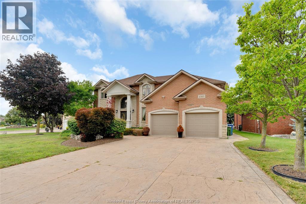 1585 Stoneybrook Crescent, Windsor, ON - Outdoor With Facade