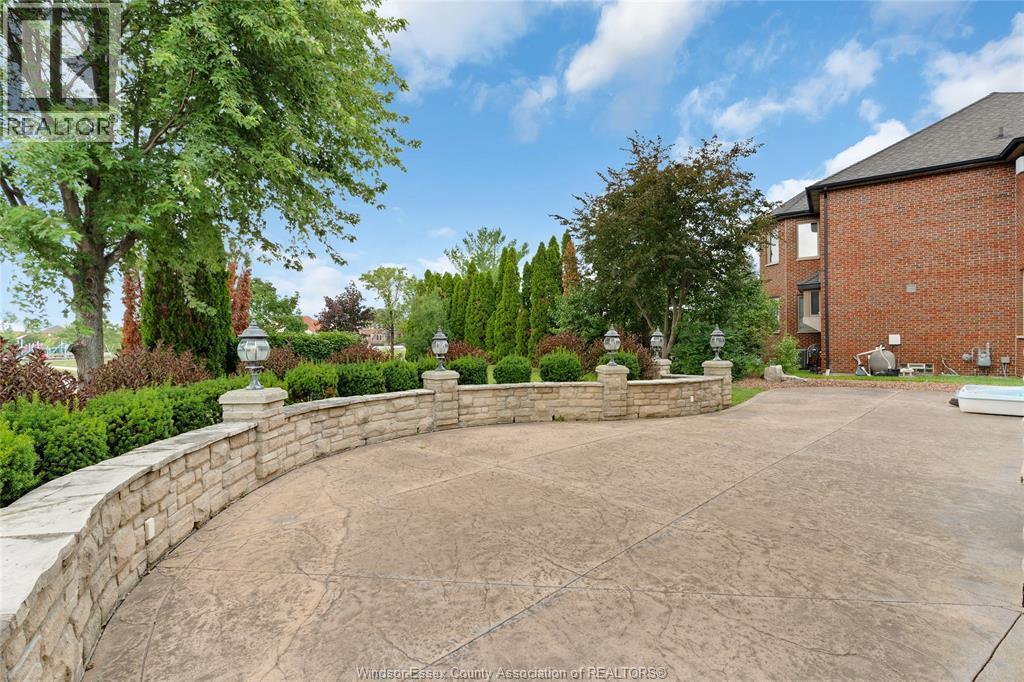 1585 Stoneybrook Crescent, Windsor, ON - Outdoor