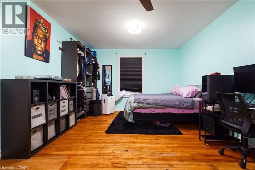 This room features hardwood flooring and a window with blinds - 219 Avondale Street, Hamilton, ON - Indoor Photo Showing Bedroom