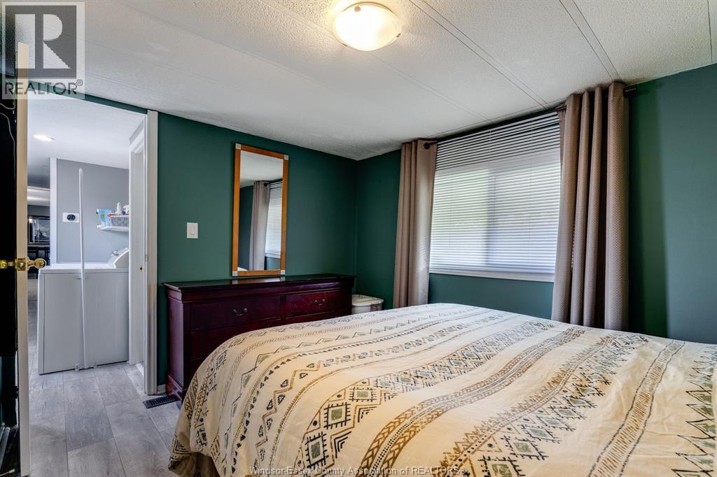 105 Brooks Boulevard, Lakeshore, ON - Indoor Photo Showing Bedroom
