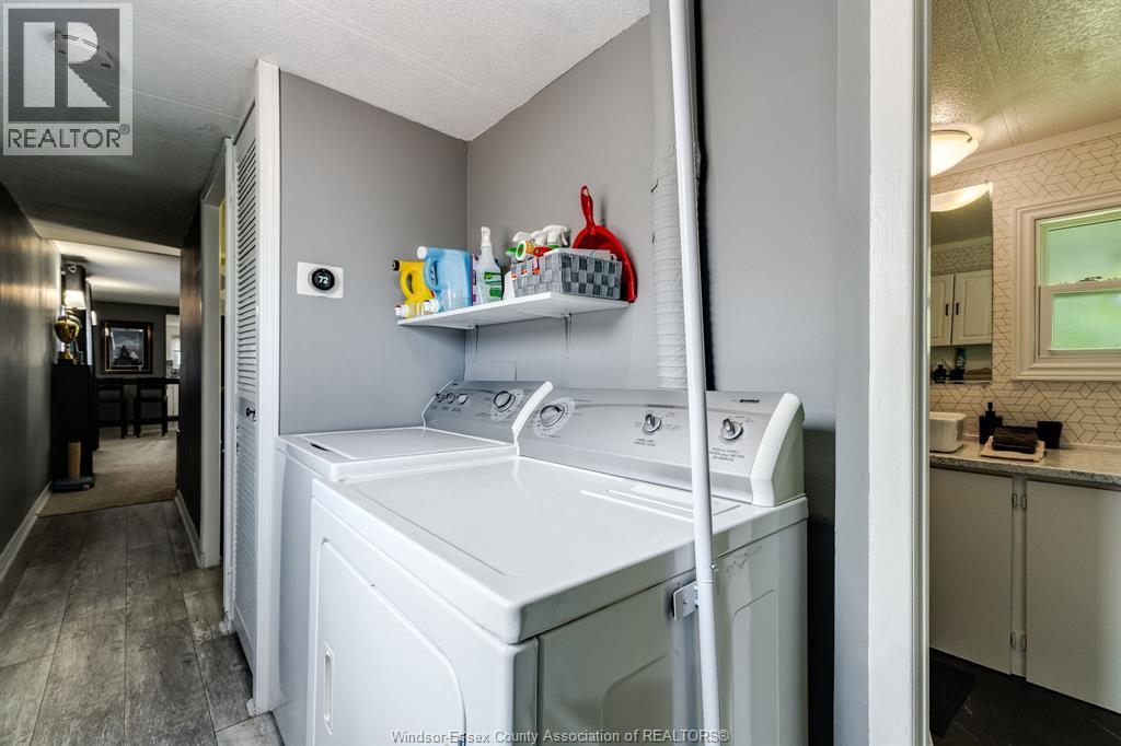 105 Brooks Boulevard, Lakeshore, ON - Indoor Photo Showing Laundry Room