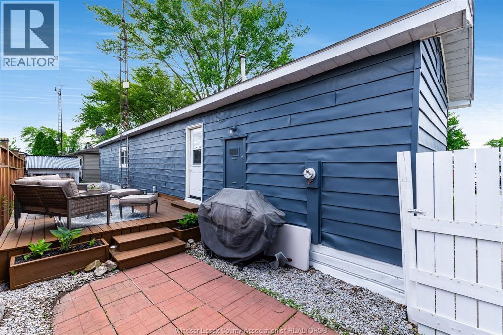 105 Brooks Boulevard, Lakeshore, ON - Outdoor With Exterior