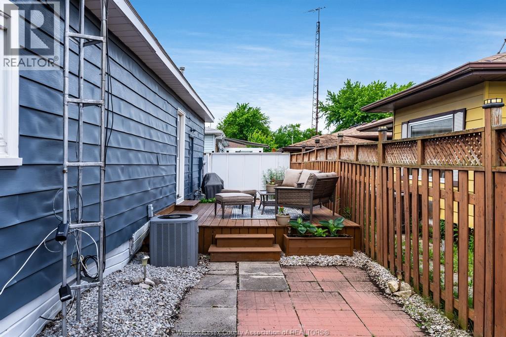 105 Brooks Boulevard, Lakeshore, ON - Outdoor With Deck Patio Veranda With Exterior