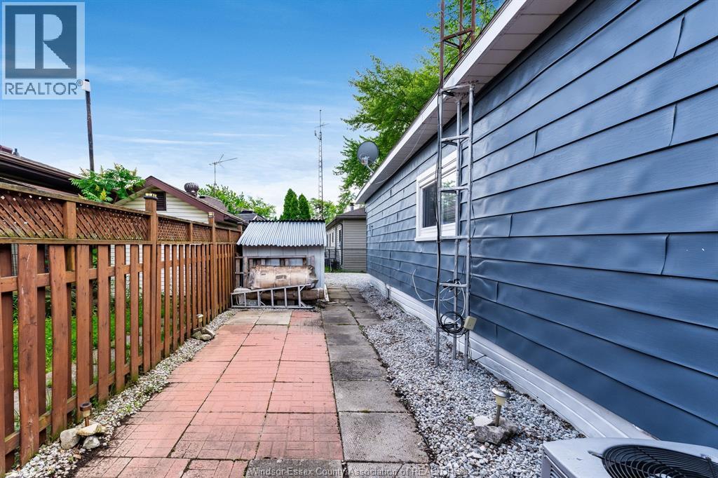 105 Brooks Boulevard, Lakeshore, ON - Outdoor With Exterior