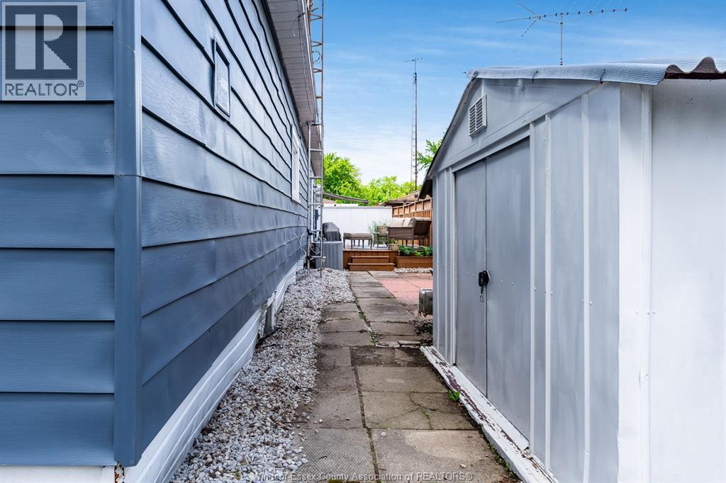 105 Brooks Boulevard, Lakeshore, ON - Outdoor With Exterior