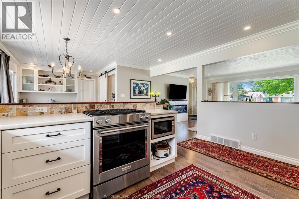 9 Margaret, Leamington, ON - Indoor Photo Showing Kitchen