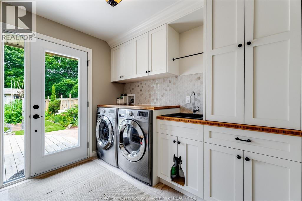 9 Margaret, Leamington, ON - Indoor Photo Showing Laundry Room