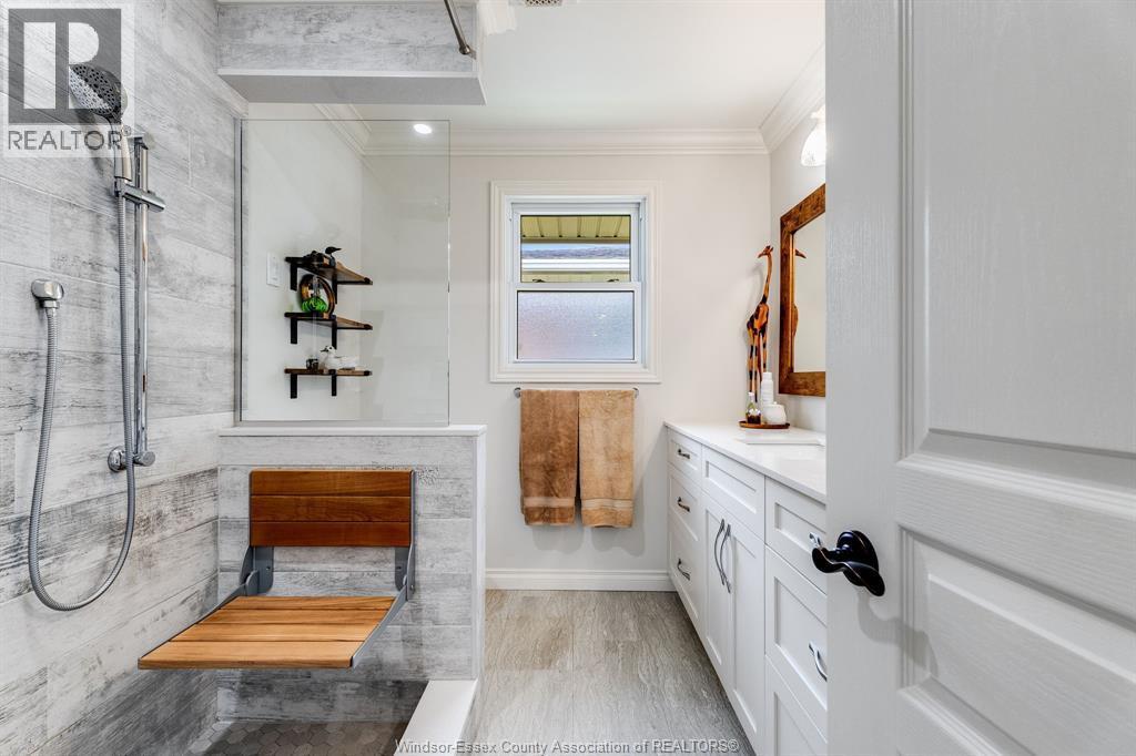 9 Margaret, Leamington, ON - Indoor Photo Showing Bathroom