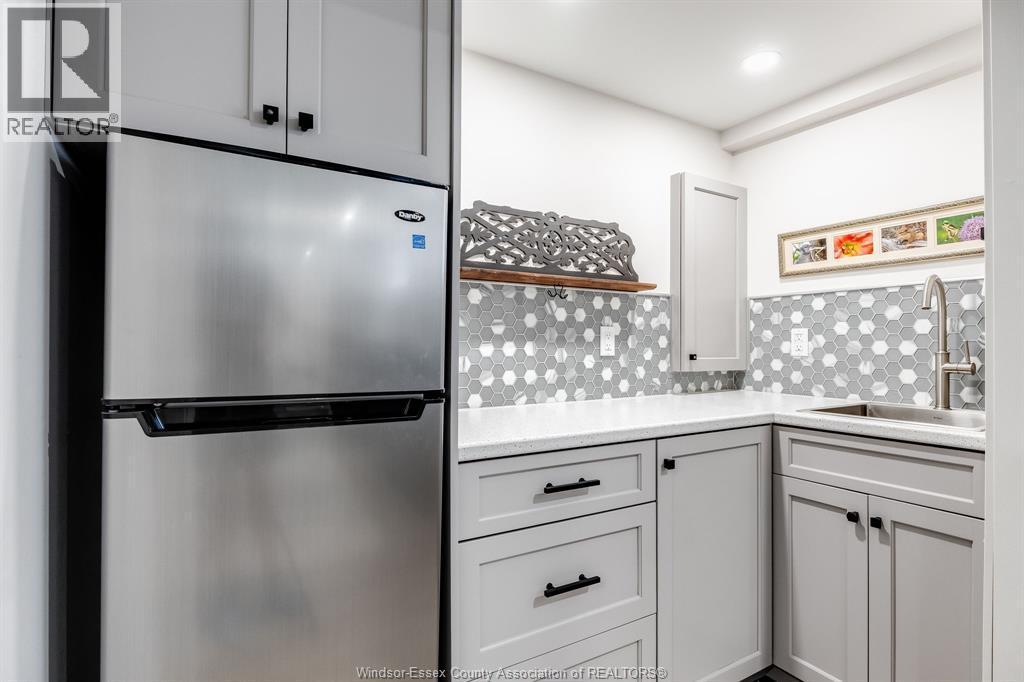 9 Margaret, Leamington, ON - Indoor Photo Showing Kitchen