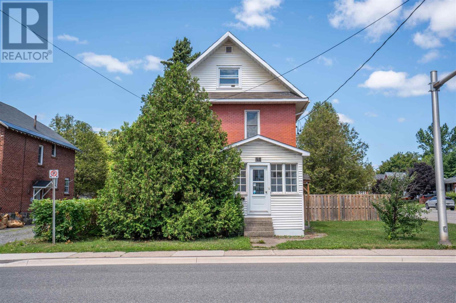 31 St. George'S Ave E, Sault Ste. Marie, ON - Outdoor