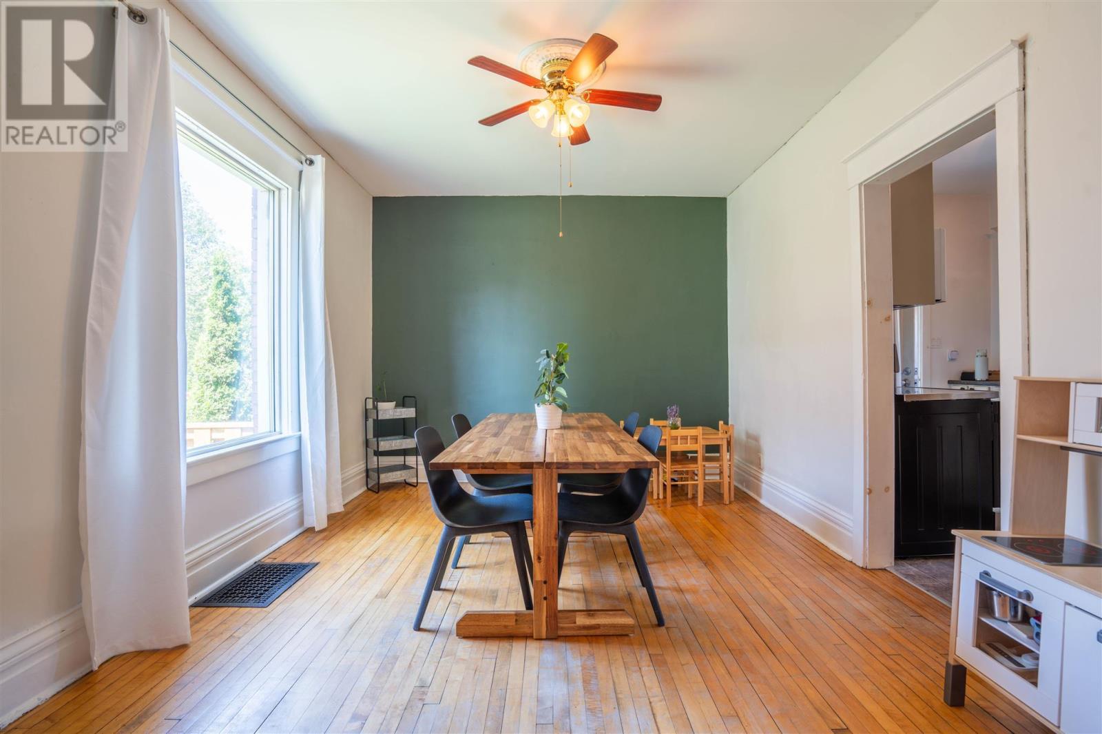 31 St. George'S Ave E, Sault Ste. Marie, ON - Indoor Photo Showing Dining Room