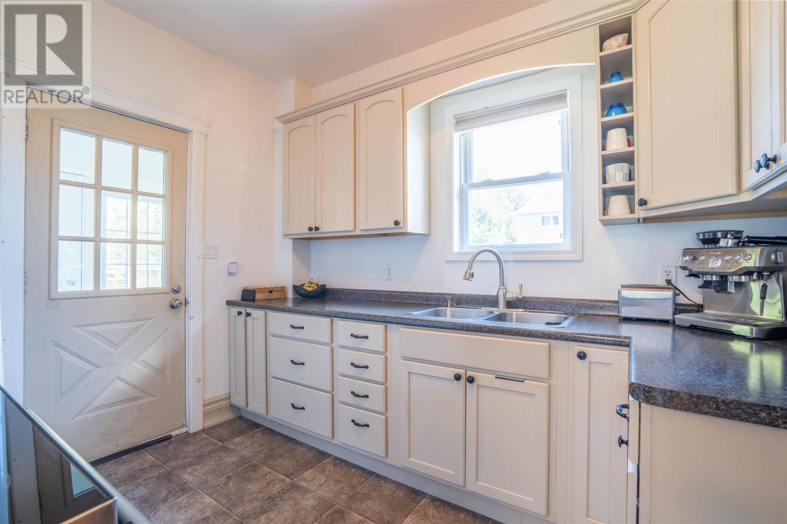 31 St. George'S Ave E, Sault Ste. Marie, ON - Indoor Photo Showing Kitchen With Double Sink