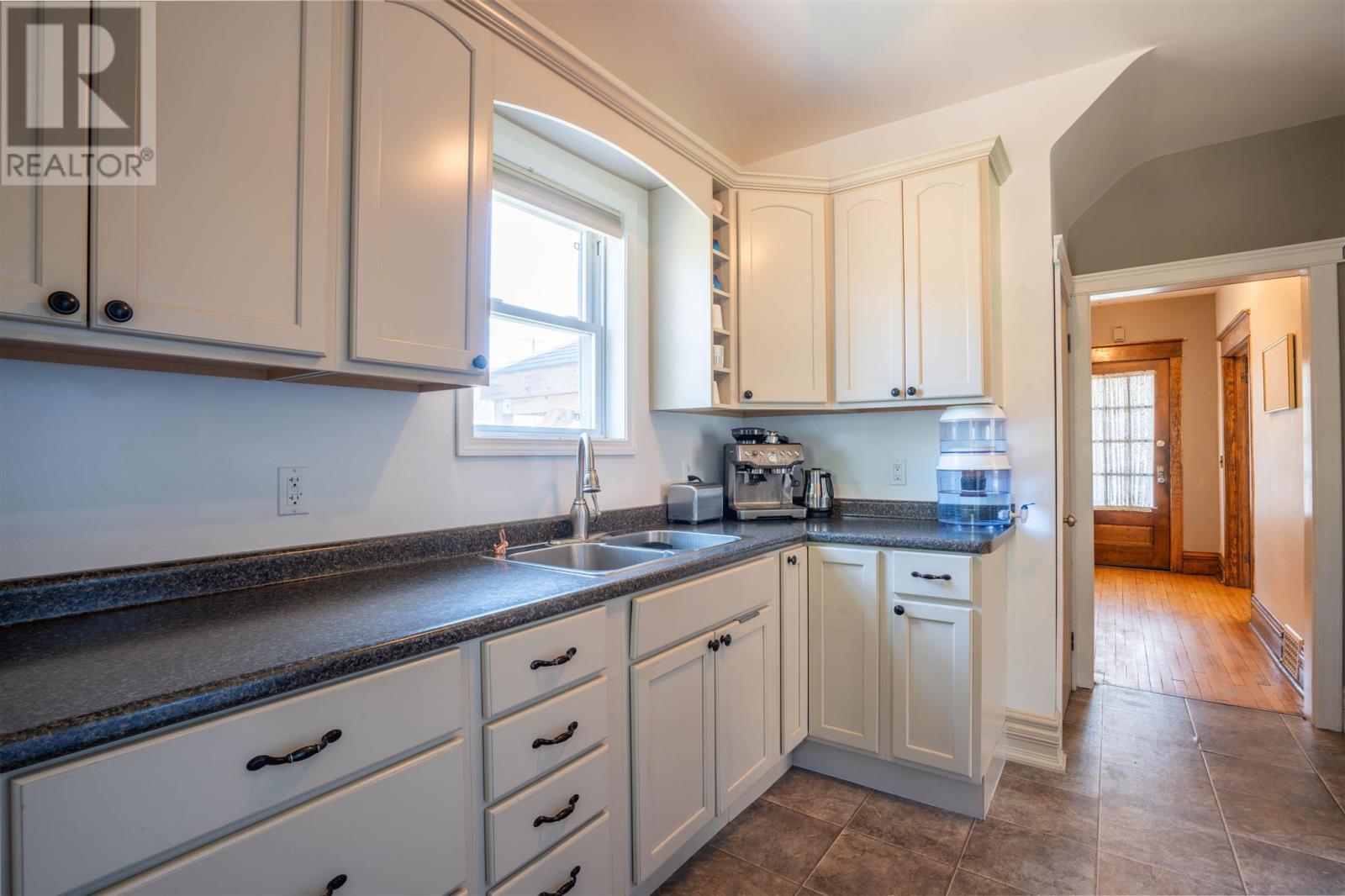 31 St. George'S Ave E, Sault Ste. Marie, ON - Indoor Photo Showing Kitchen With Double Sink