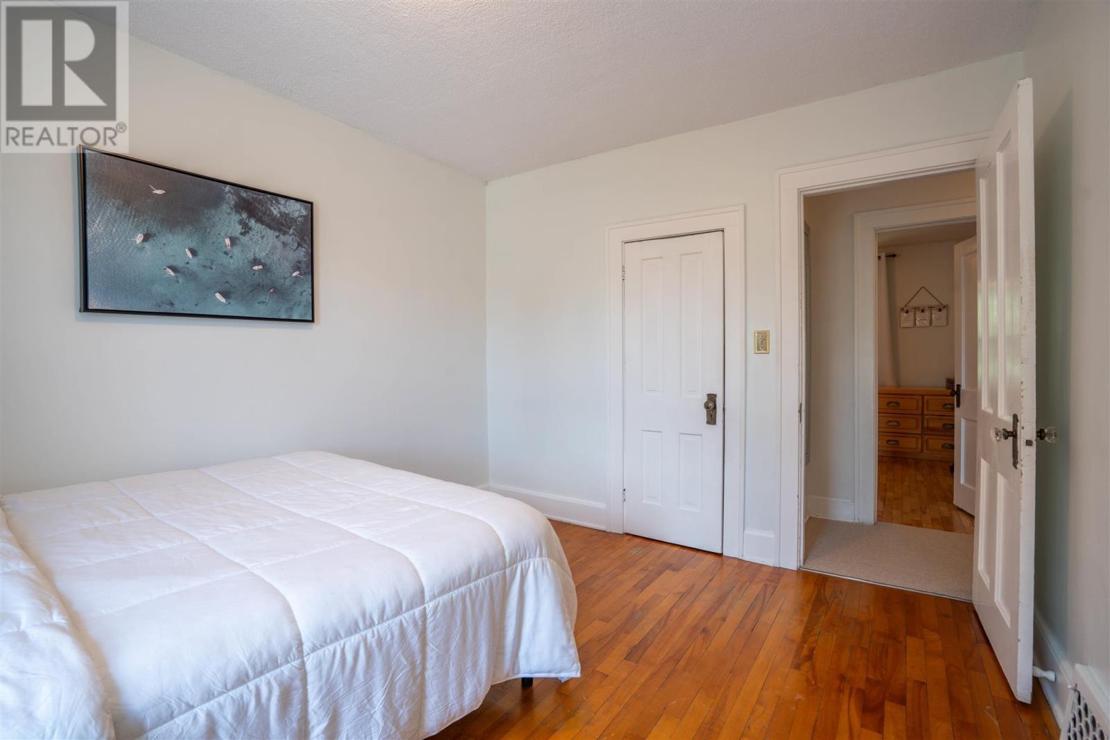 31 St. George'S Ave E, Sault Ste. Marie, ON - Indoor Photo Showing Bedroom