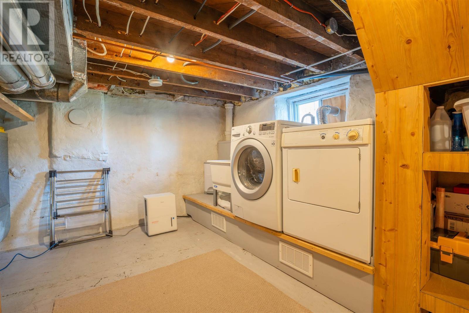 31 St. George'S Ave E, Sault Ste. Marie, ON - Indoor Photo Showing Laundry Room