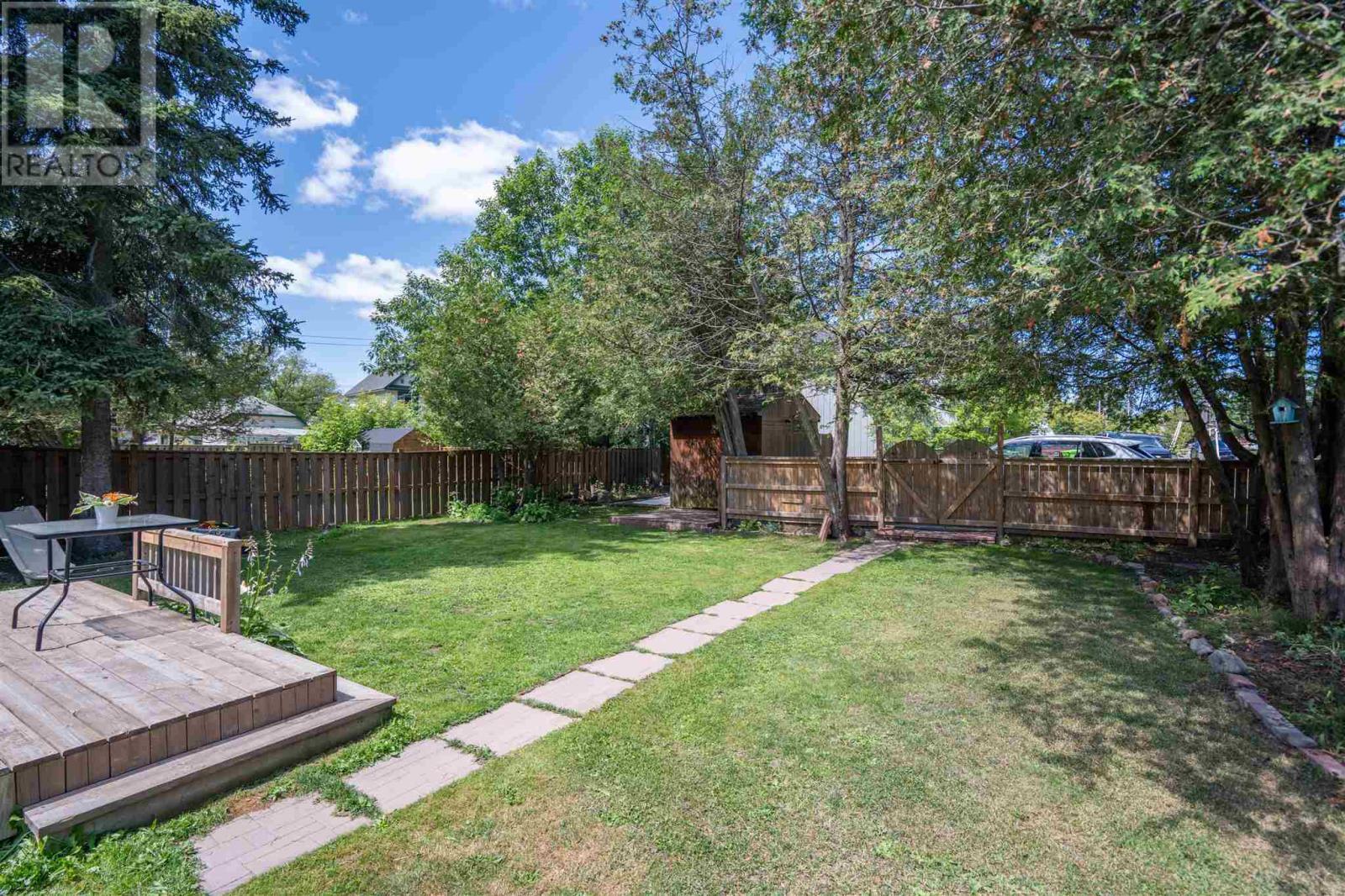 31 St. George'S Ave E, Sault Ste. Marie, ON - Outdoor With Backyard
