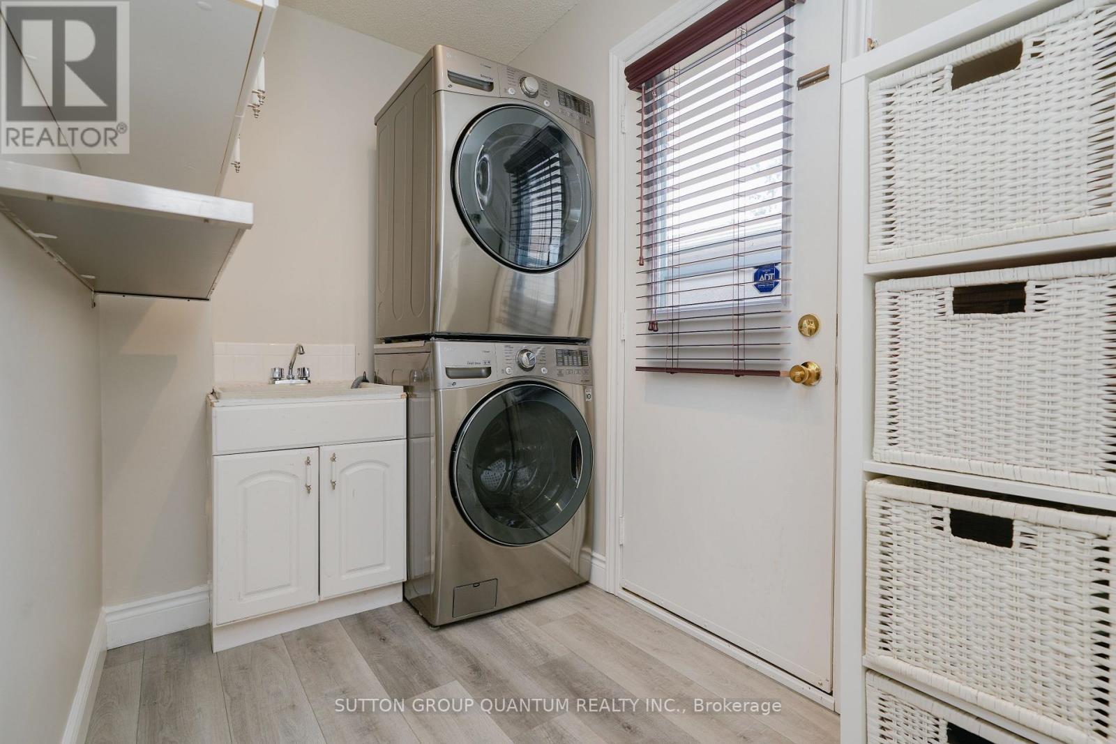 1900 Carrera Court, Mississauga, ON - Indoor Photo Showing Laundry Room