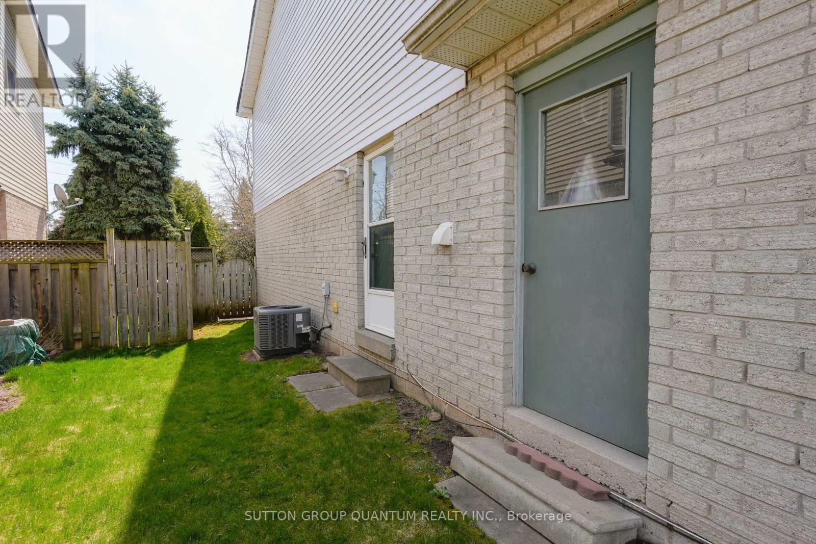 1900 Carrera Court, Mississauga, ON - Outdoor With Exterior