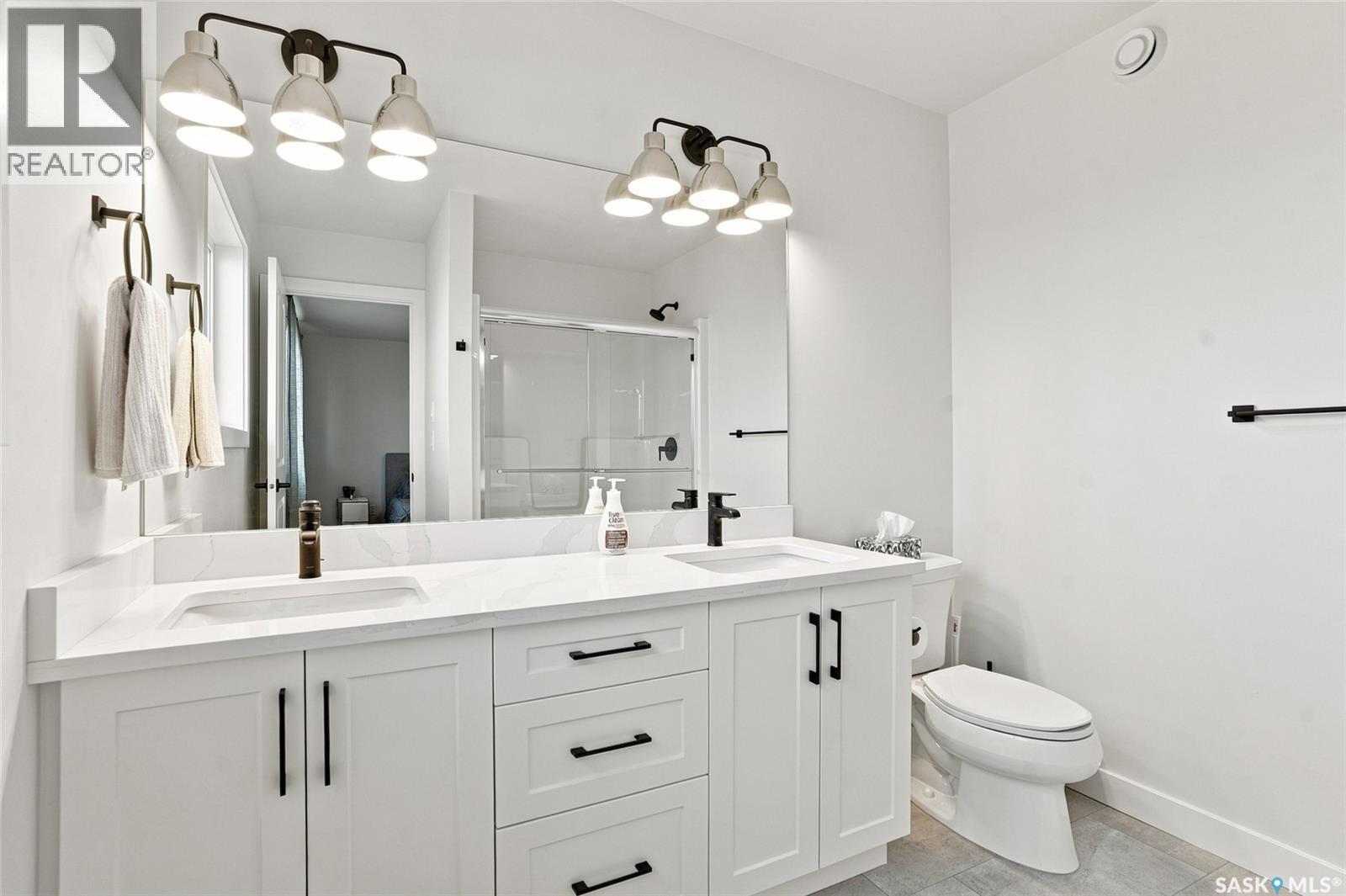 65 651 Dubois Crescent, Saskatoon, SK - Indoor Photo Showing Bathroom