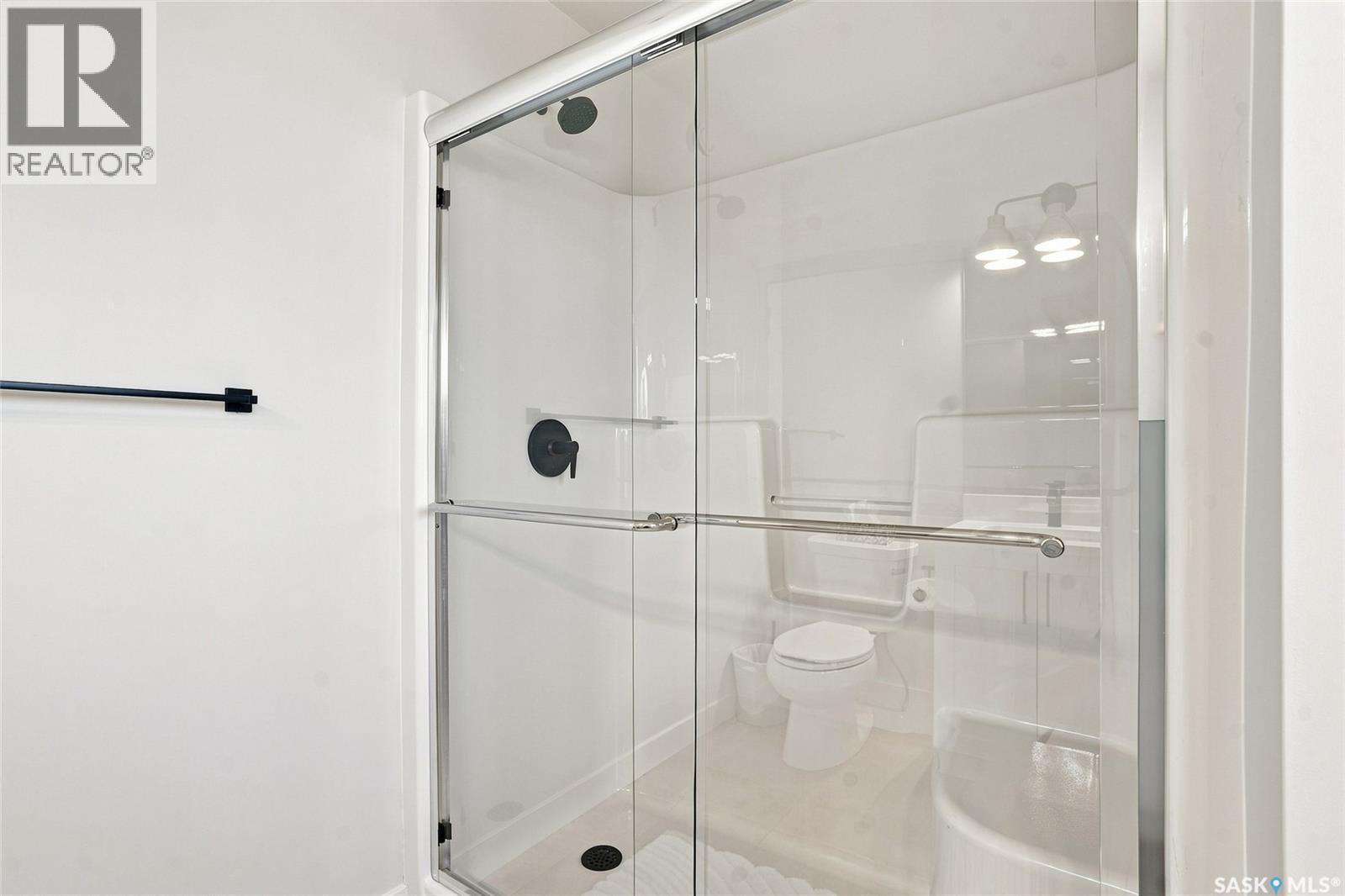 65 651 Dubois Crescent, Saskatoon, SK - Indoor Photo Showing Bathroom