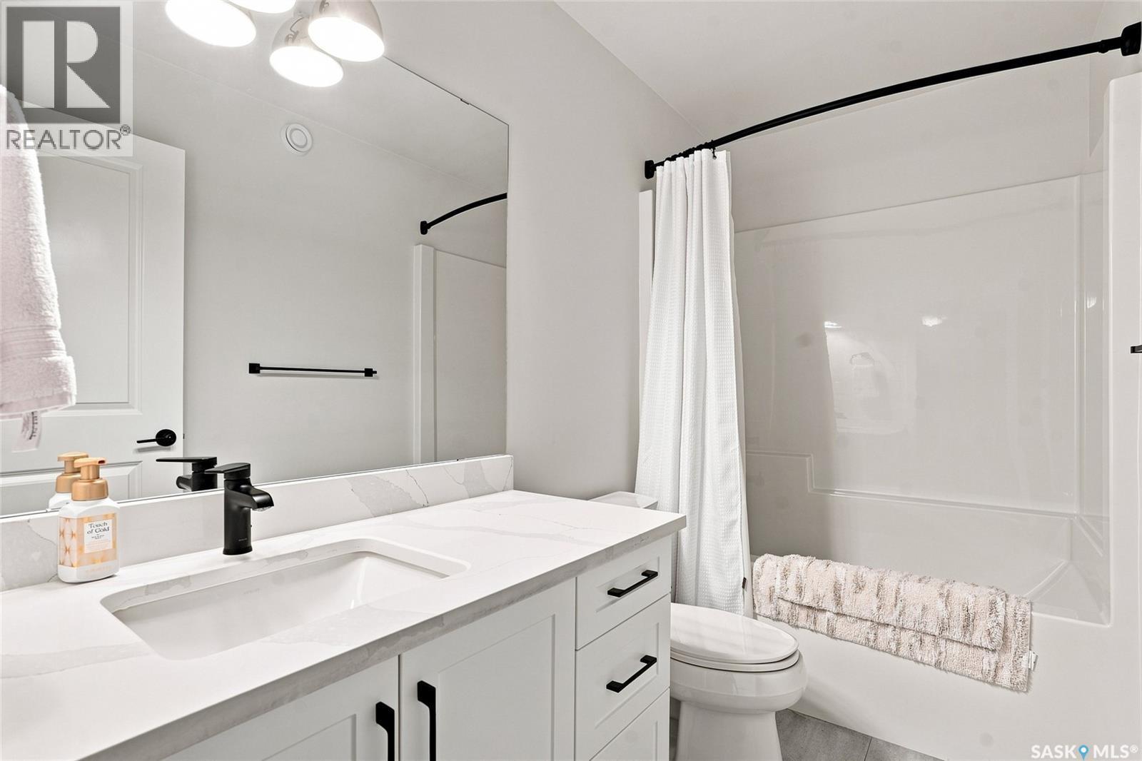 65 651 Dubois Crescent, Saskatoon, SK - Indoor Photo Showing Bathroom