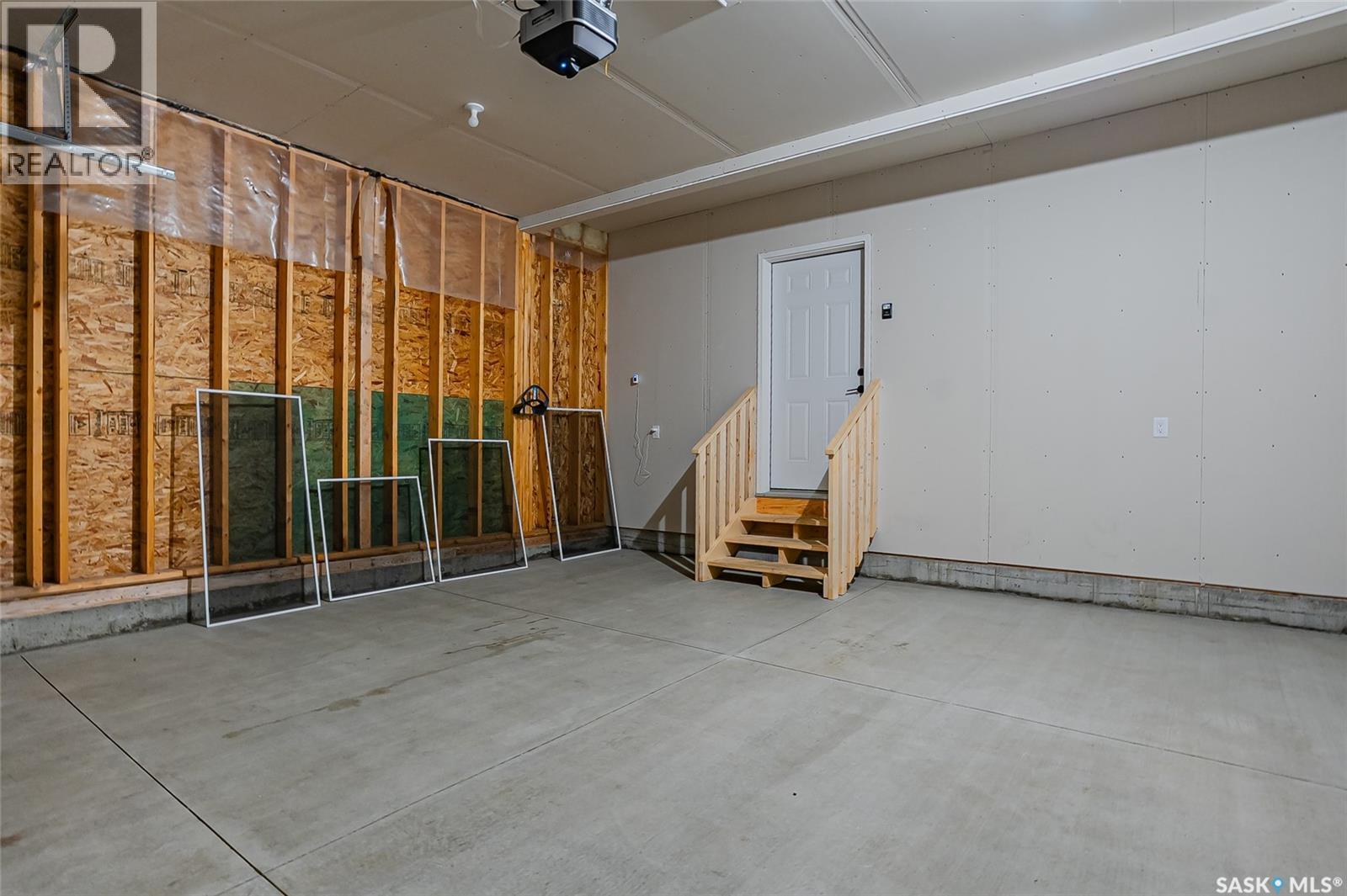 65 651 Dubois Crescent, Saskatoon, SK - Indoor Photo Showing Garage