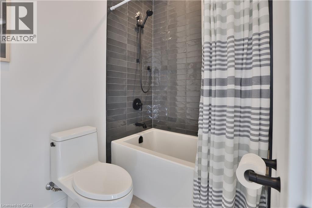 70 Upper Mount Albion Road, Hamilton, ON - Indoor Photo Showing Bathroom