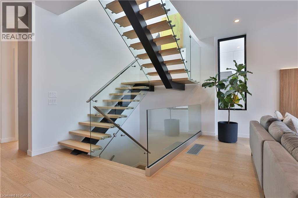 70 Upper Mount Albion Road, Hamilton, ON - Indoor Photo Showing Other Room