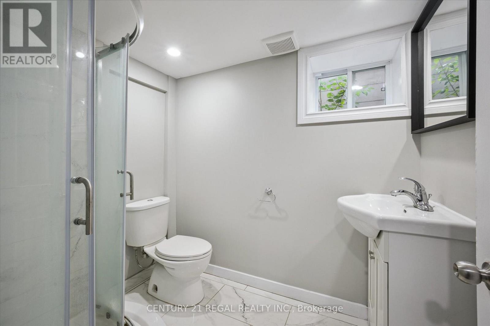 14 Stirling Avenue N, Kitchener, ON - Indoor Photo Showing Bathroom