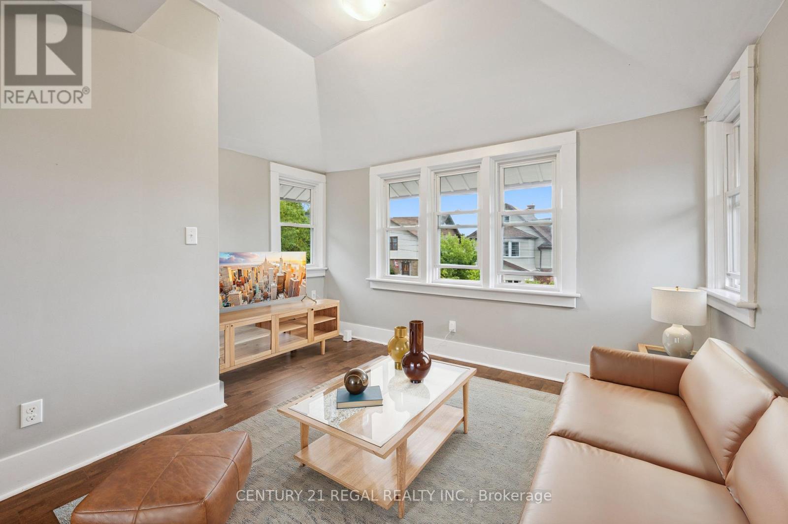 Virtually Staged - 14 Stirling Avenue N, Kitchener, ON - Indoor Photo Showing Living Room