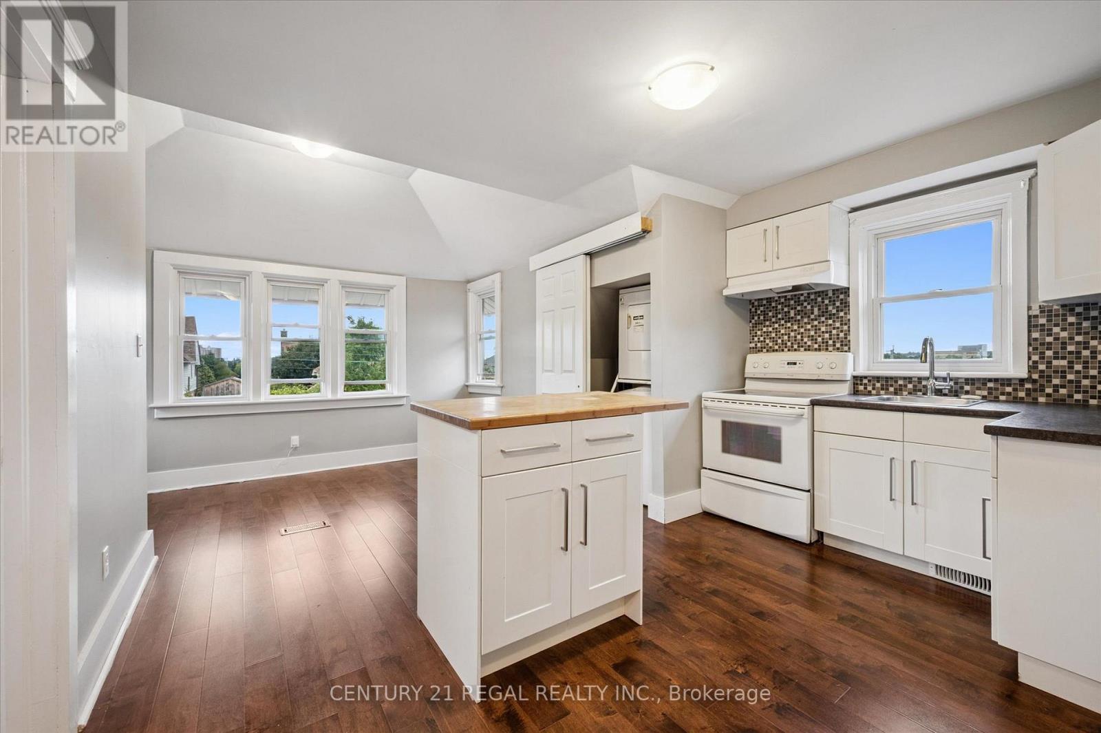 14 Stirling Avenue N, Kitchener, ON - Indoor Photo Showing Kitchen