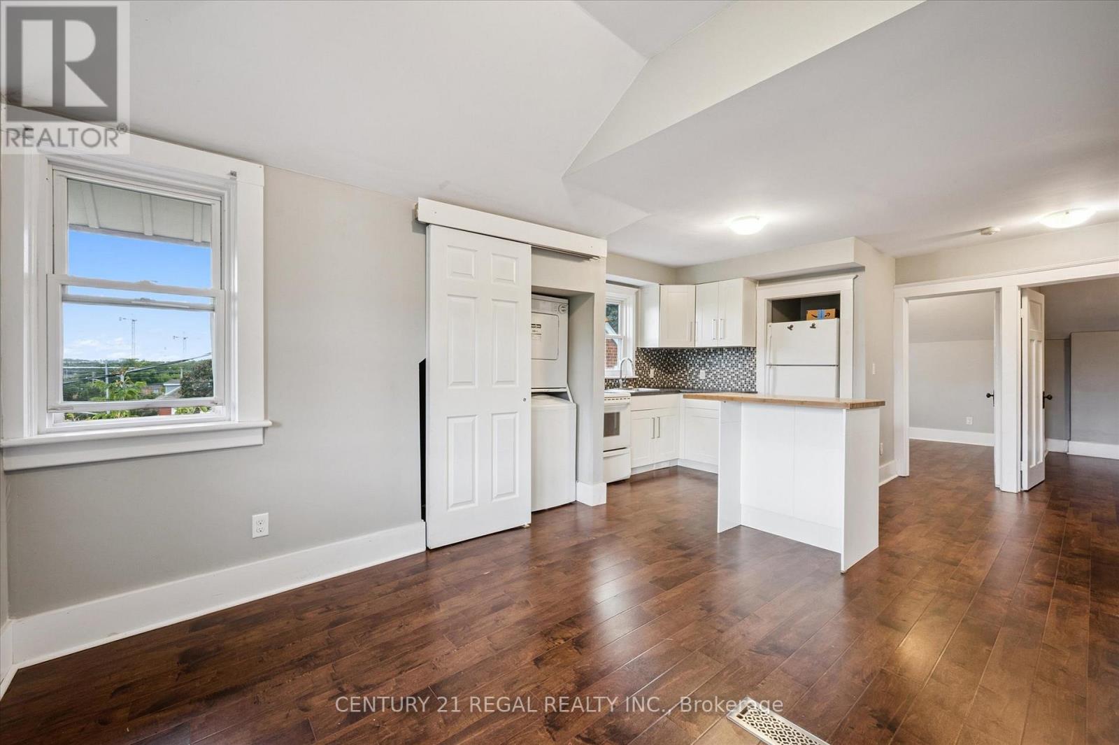14 Stirling Avenue N, Kitchener, ON - Indoor Photo Showing Kitchen