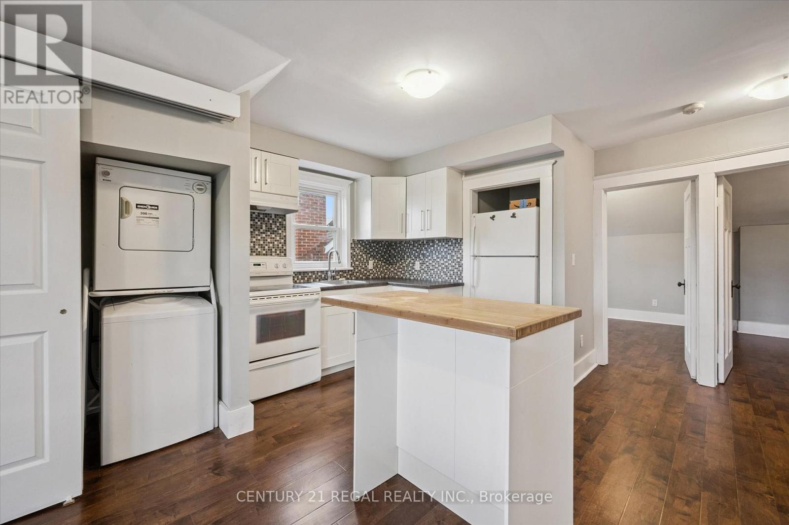 14 Stirling Avenue N, Kitchener, ON - Indoor Photo Showing Kitchen