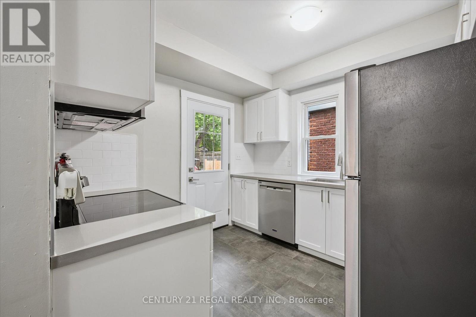 14 Stirling Avenue N, Kitchener, ON - Indoor Photo Showing Kitchen